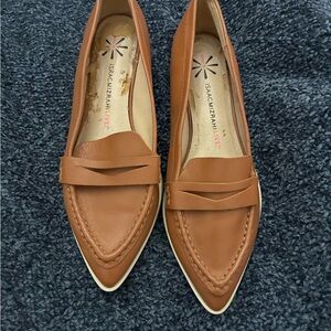Isaac Mizrahi Women's Brown Flats